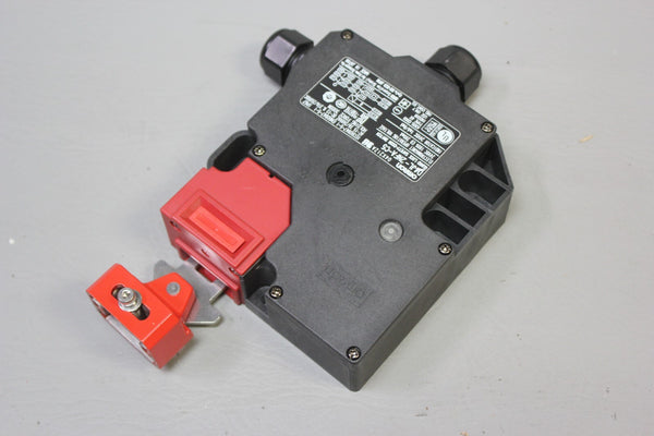 UNUSED OMRON GUARD LOCK SAFETY-DOOR SWITCH WITH ACTUATOR D4JL-2NFA-C5