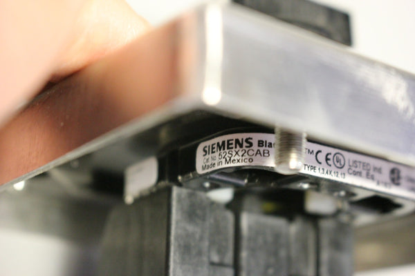 UNUSED SIEMENS SELECTOR SWITCH IN SS ENCLOSURE 52SX2CAB W/52BJK