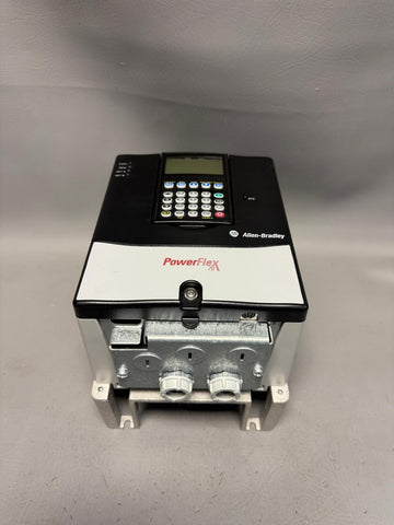 ALLEN BRADLEY POWERFLEX 70 5HP AC DRIVE W/ KEYPAD & COMM MODULE 20AD8P0A0AYNANC0