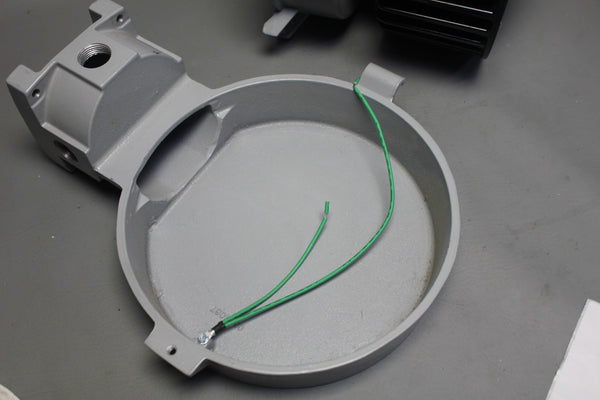 EATON LUMINAIRE FITTING FOR HAZARDOUS LOCATIONS VMV7L2TWR3/UNV1 MODEL M2