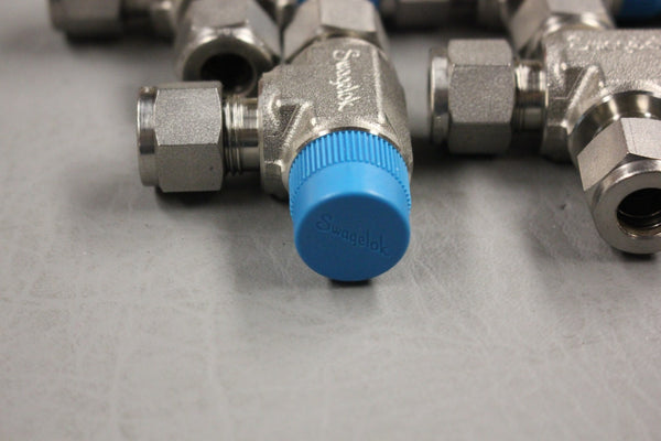 NEW SWAGELOK FITTING LOT OF 6 SS-600-3
