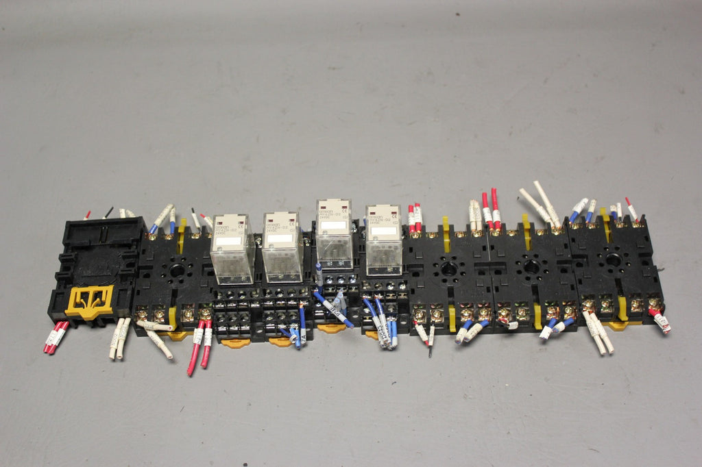 LOT OF OMRON RELAYS AND BASES  AS PICTURED