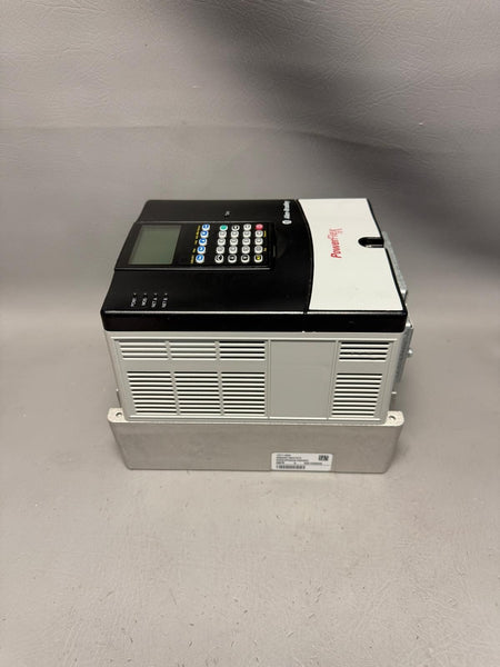 ALLEN BRADLEY POWERFLEX 70 5HP AC DRIVE W/ KEYPAD & COMM MODULE 20AD8P0A0AYNANC0