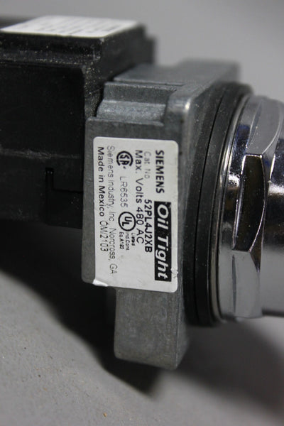 SIEMENS RED OIL TIGHT LED PILOT INDICATOR LIGHT 52PL4J2X  W/TRANSFORMER 52AATJ2B