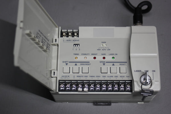 KEYENCE LASER CONTROLLER LK-2011