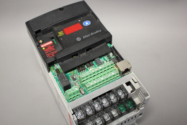 ALLEN BRADLEY POWERFLEX 1HP AC DRIVE  22D-D2P3N104 A