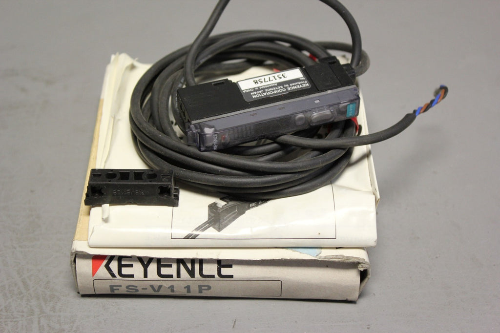 NEW KEYENCE FIBER AMPLIFIER  FS-V11P