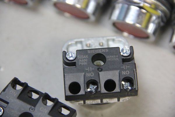 LOT OF 8 UNUSED SIEMENS FLUSH PUSHBUTTONS 52PA8A2