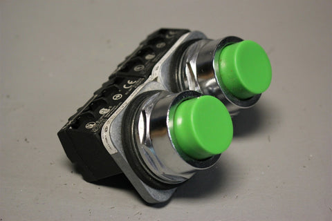 Lot of 2 SIEMENS GREEN PUSH-BUTTON SWITCH 52PA8B3 W/52BAJ