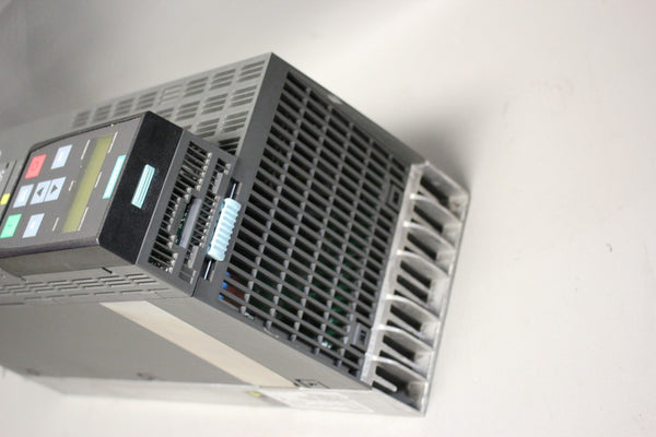 SIEMENS SINAMICS POWER MODULE WITH CONTROL UNIT AND KEYPAD 6SL3210-1PB21-8UL0