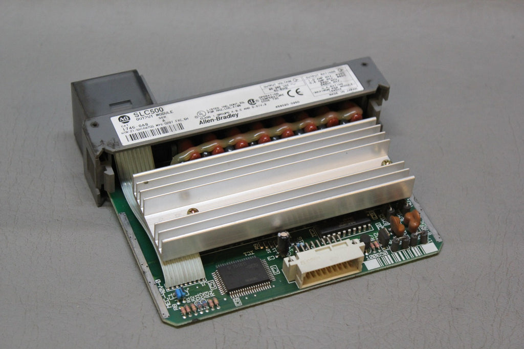 ALLEN BRADLEY SLC500 1746-0A8 SER A  OUTPUT MODULE