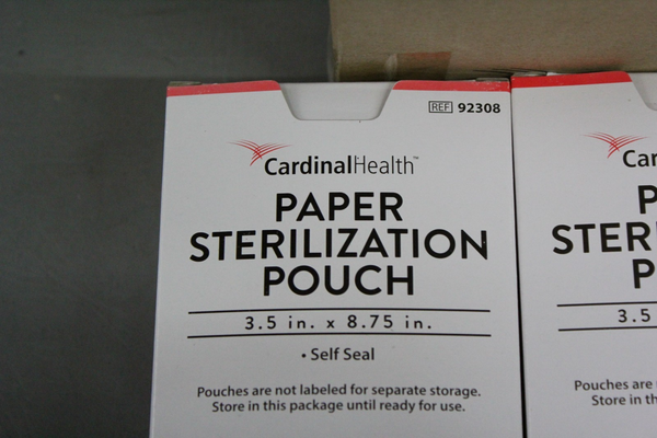 NEW CASE OF 600 CARDINAL HEALTH PAPER STERILIZATION POUCH 3.5IN X 8.75IN 92308