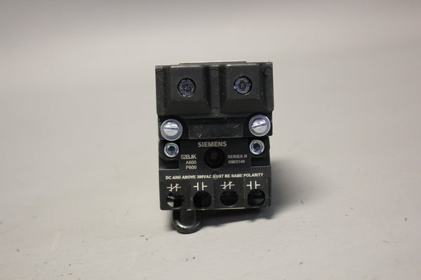 SIEMENS 52PT6G3A GREEN PILOT LIGHT & 2BJK CONTACT BLOCK