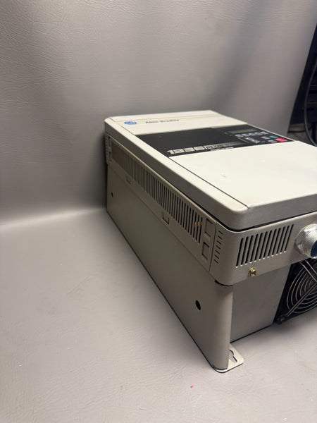 ALLEN BRADLEY 1336 PLUS II 25HP DRIVE 1336F-B025-AA-EN-HAS2-L6 SERIES A