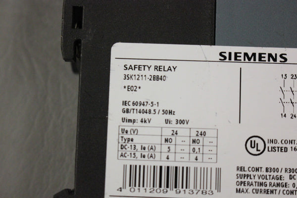 SIEMENS SIRIUS 3SK1211-2BB40 SAFETY RELAY