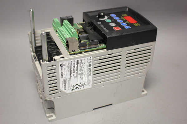 ALLEN BRADLEY POWERFLEX 3HP AC DRIVE  22B-D6P0N104 A