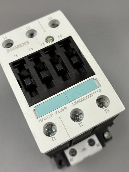 UNUSED SIEMENS POWER CONTACTOR 3RT1035-1AK60-0LE0