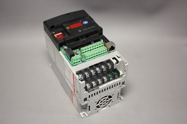 ALLEN BRADLEY POWERFLEX 1HP AC DRIVE  22D-D2P3N104 A
