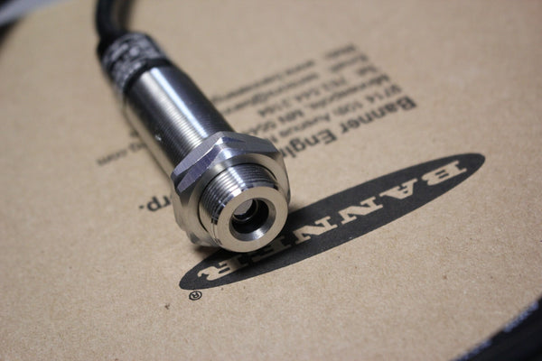NEW BANNER INFRARED TEMPERATURE SENSOR  M18TUP8