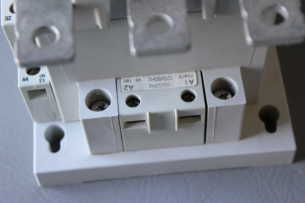 ALLEN BRADLEY 100-D140 CONTACTOR WITH AUX CONTACT 100-D140 B