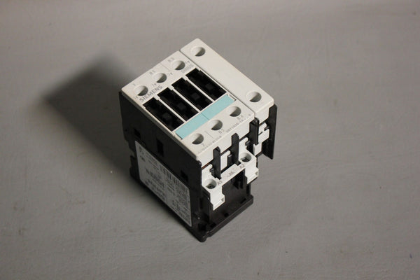 UNUSED SIEMENS AC-3 CONTACTOR 400V 3RT1526-1AK60