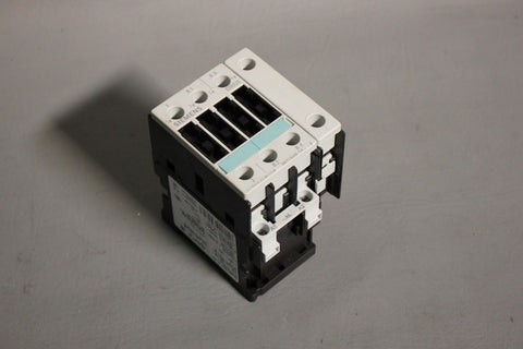 UNUSED SIEMENS AC-3 CONTACTOR 400V 3RT1526-1AK60