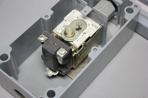 ALLEN BRADLEY PRESSURE CONTROL MODULE IN ENCLOSURE  836-C8 SER. A