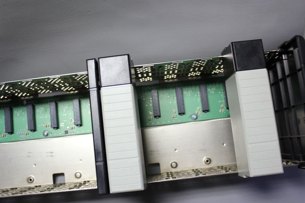 ALLEN BRADLEY CONTROLLOGIX 17 SLOT PLC CHASSIS W/ POWER SUPPLY 1756-A17/B PA75/B