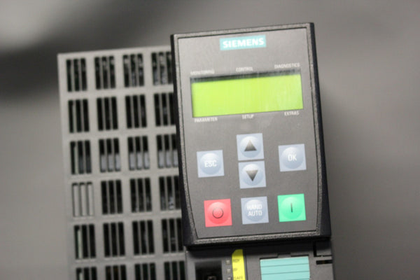 SIEMENS SINAMICS POWER MODULE WITH CONTROL UNIT AND KEYPAD 6SL3210-1PB21-8UL0