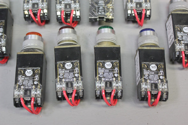 LOT OF ALLEN BRADLEY PUSHBUTTONS MISC MODELS ETC