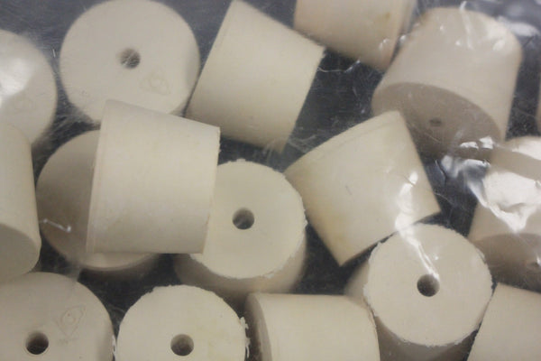LOT OF 24 NEW VWR RUBBER STOPPERS