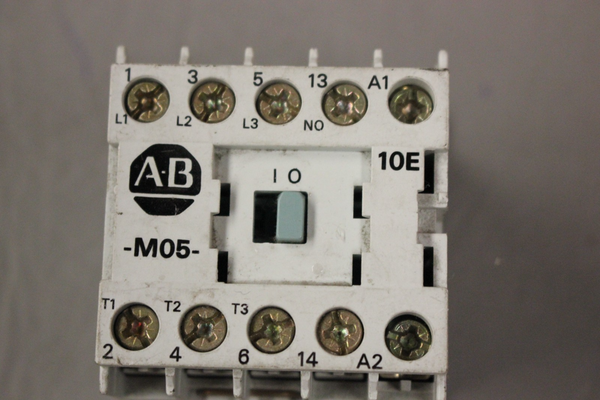 ALLEN BRADLEY CONTACTOR 100-MO5N*3 SER A