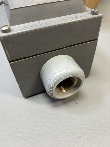 NEW ALLEN BRADLEY 800H-3HZ4R PB STATION