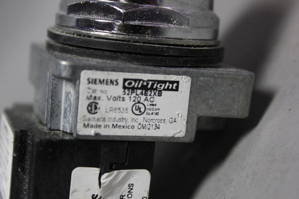 SIEMENS RED LED PILOT INDICATOR LIGHT 52PL4E2XB W/TRANSFORMER 52AAFE2B
