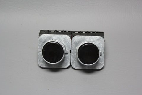 LOT OF 2 SIEMENS OIL TIGHT BLACK FLUSH PUSHBUTTON 52PA8A1 W/ 52BAK