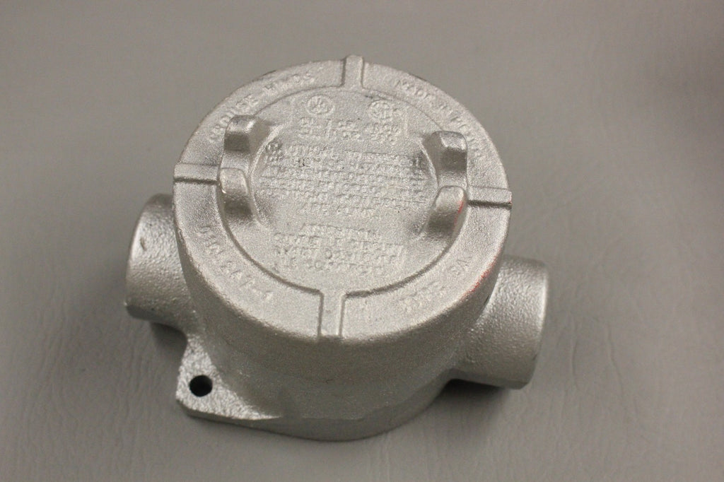 NEW EATON CROUSE HINDS 0105267-1 EAJ EXPLOSION PROOF OUTLET