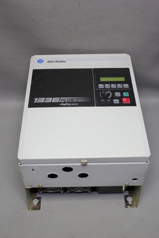 ALLEN BRADLEY 1336 PLUS II AC DRIVE  1336F-CWF150-AA-EN-HCS1-L6