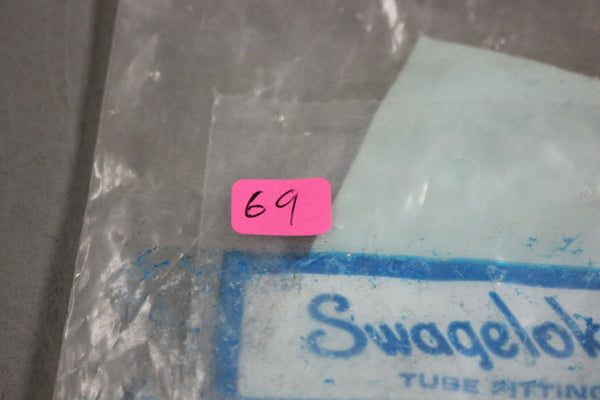 NEW SWAGELOK TUBE FITTING SS-810-1