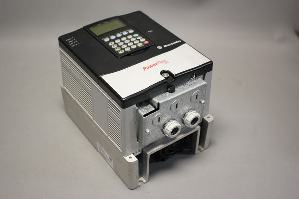 ALLEN BRADLEY POWERFLEX 70 1HP AC DRIVE W/ KEYPAD & COMM MODULE 20AD2P1A0AYNNNC0