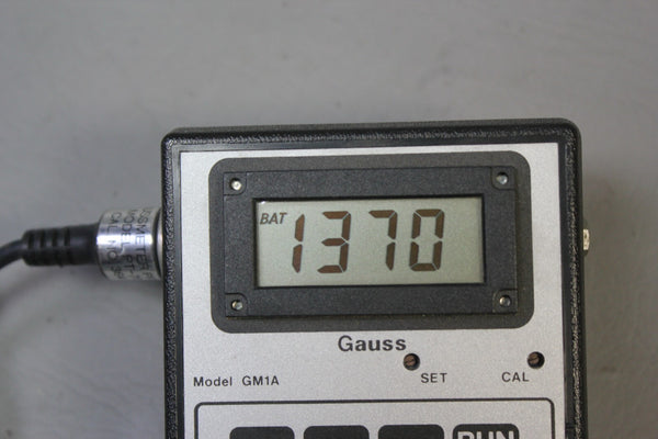 APPLIED MAGNETICS GAUSS METER GAUSSMETER WITH PROBE GM1A PT-70