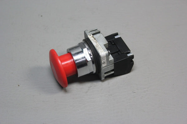 NEW SIEMENS MUSHROOM PUSH BUTTON SWITCH RED OIL TIGHT 52PM9W2A