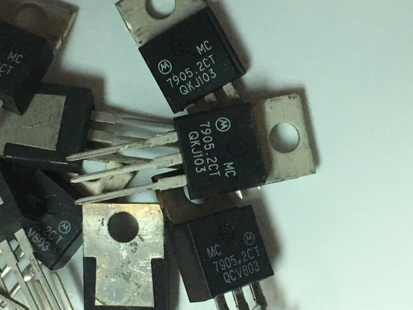 Lot of 22 Motorola 7905.2CT Silver Voltage Regulators