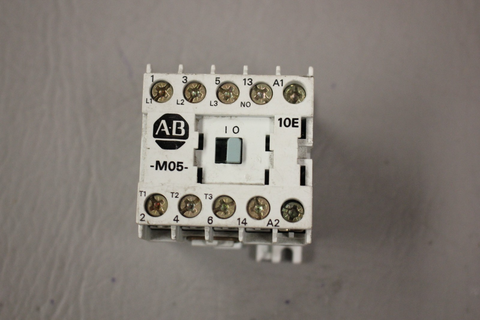 ALLEN BRADLEY CONTACTOR 100-MO5N*3 SER A
