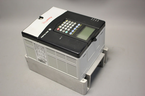 ALLEN BRADLEY POWERFLEX 70 1HP AC DRIVE W/ KEYPAD & COMM MODULE 20AD2P1A0AYNNNC0