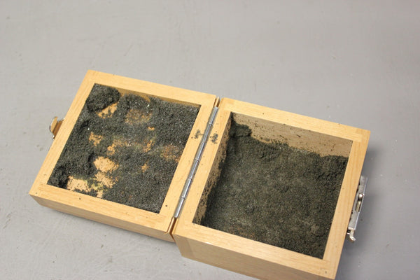 LOT OF WILTRON TERMINATIONS/SHORTS IN BOX 26N75 22N75 22NF72 26NF75