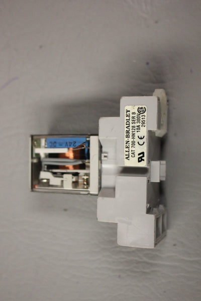 ALLEN BRADLEY RELAY AND BASE 700-HC24Z24-4 SER-D