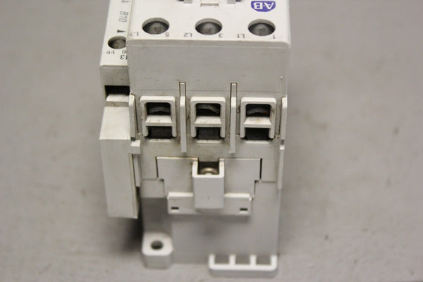 ALLEN-BRADLEY CONTACTOR 100-C30B00 series C