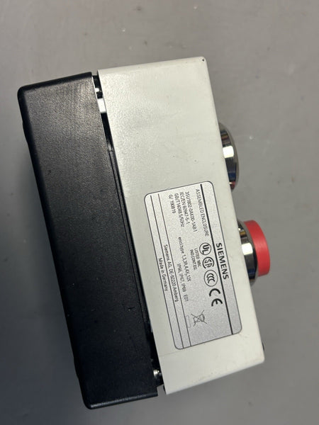 Siemens 3SU1802-0AK00-1AB1 Assembled Enclosure Start/Reset Stop Buttons
