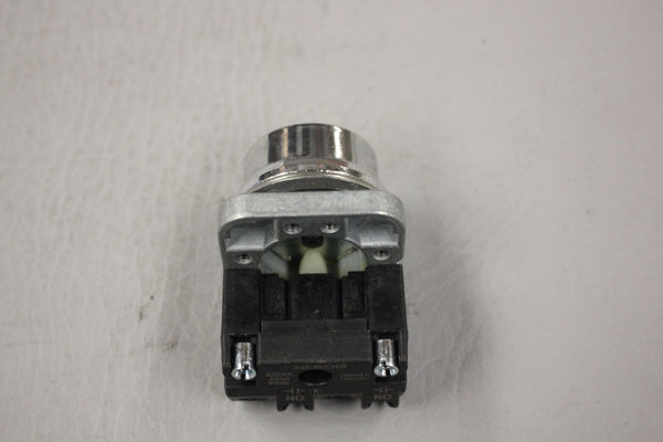 SIEMENS ILLUMINATED PUSH BUTTON GREEN 52PL4M3