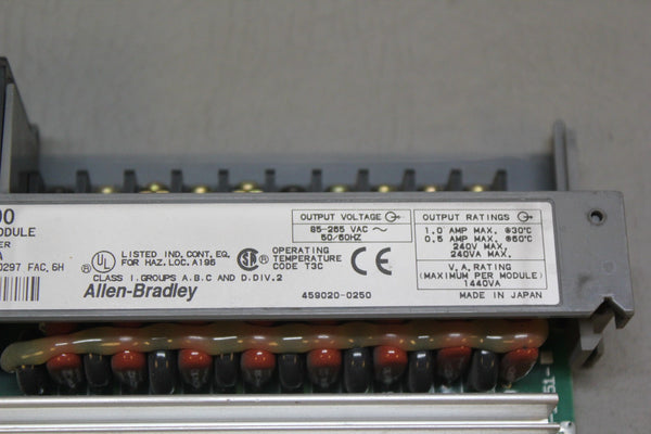 ALLEN BRADLEY SLC500 1746-0A8 SER A  OUTPUT MODULE